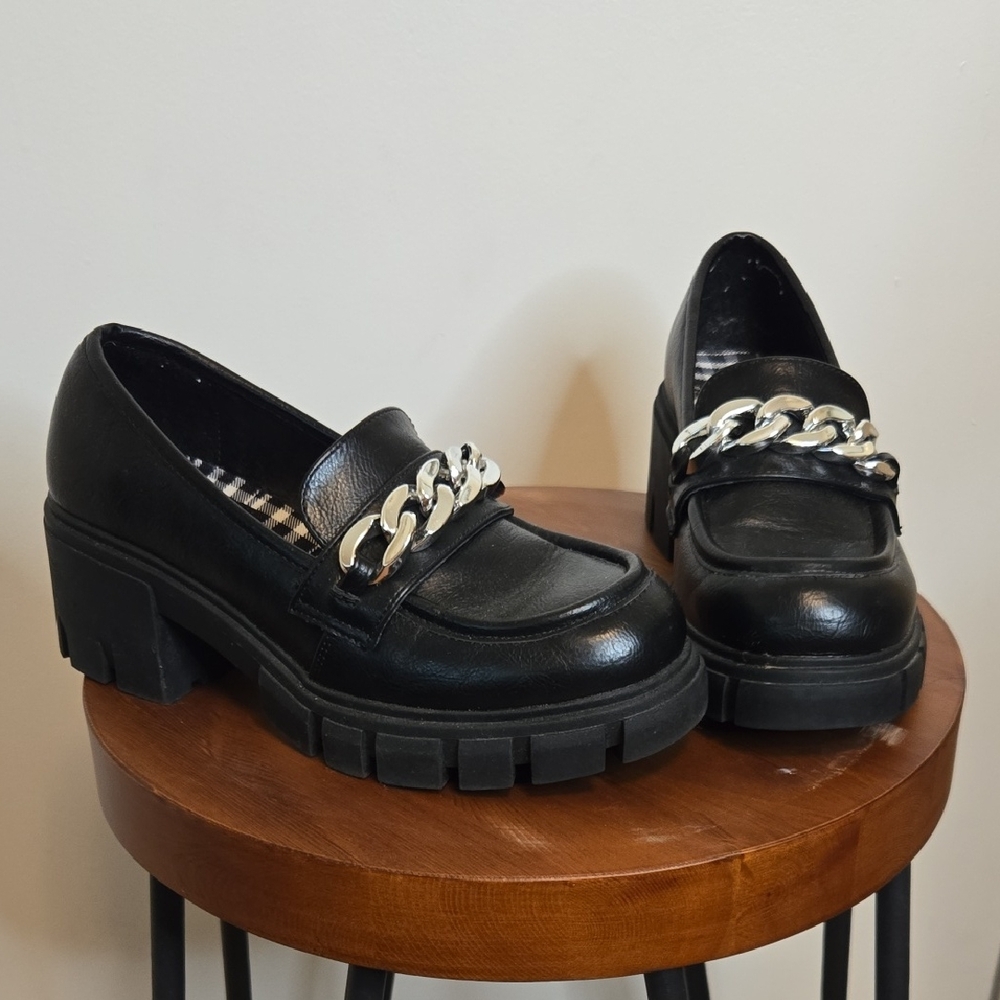 Dirty Laundry Black Flats with Chunky Soles